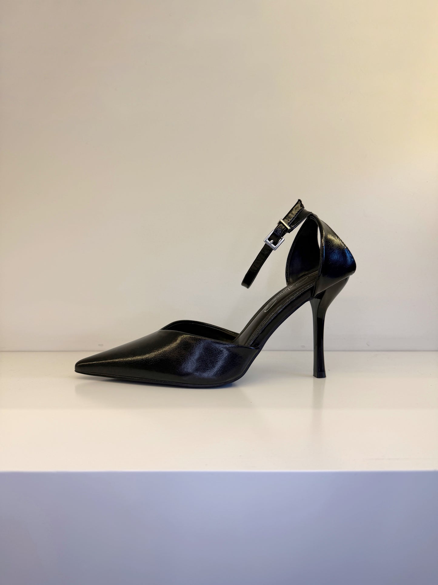 Stiletto Correa