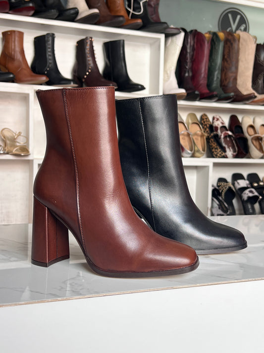 Botin de piel tacón alto