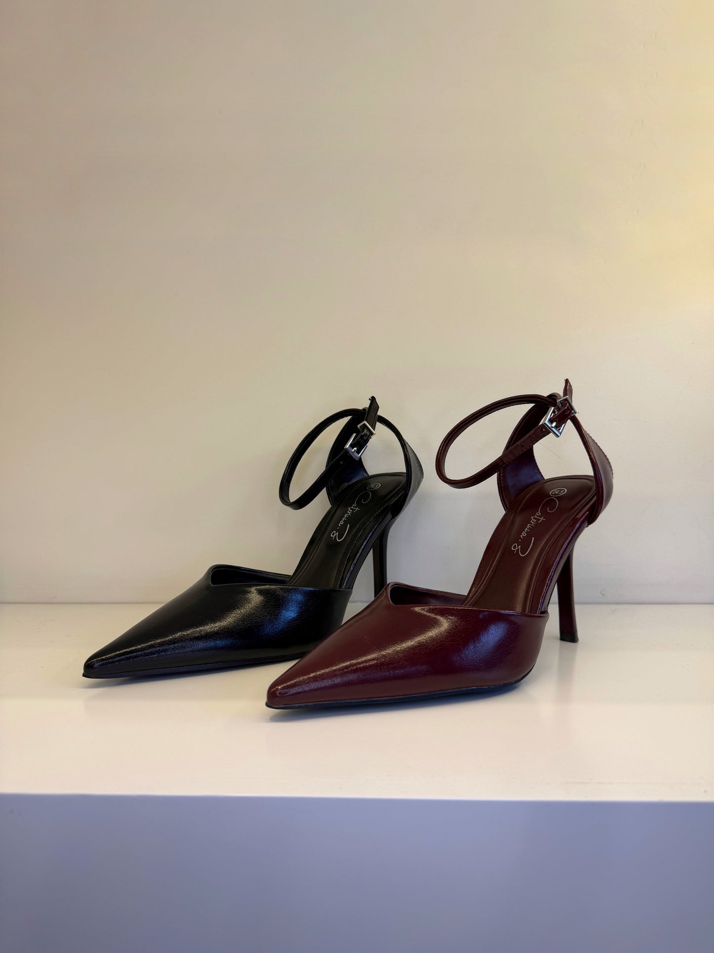 Stiletto Correa