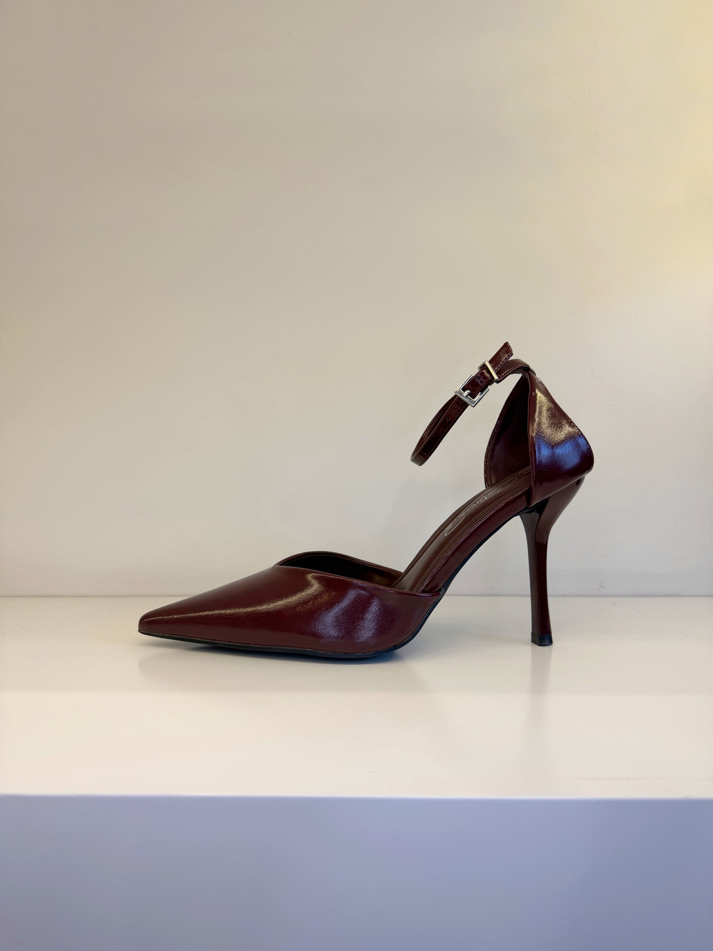 Stiletto Correa